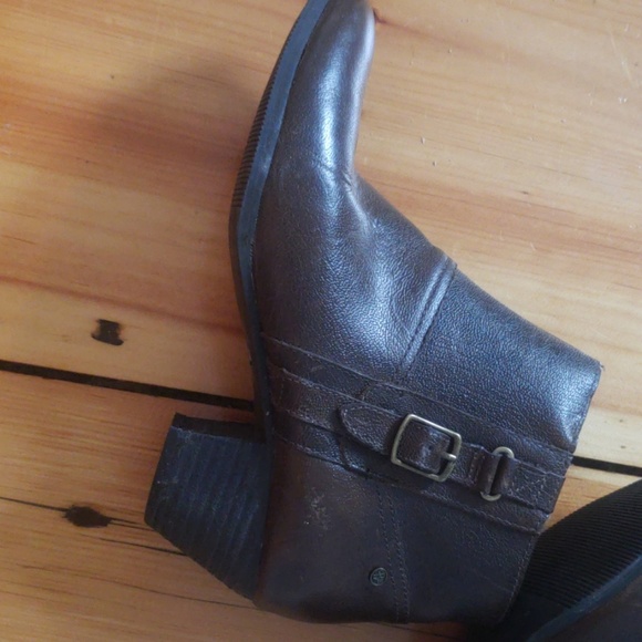 Boots - Picture 2 of 5